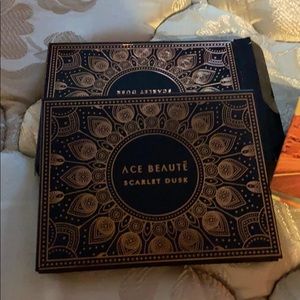 Ace beaute scarlet dusk pallet urban on the run